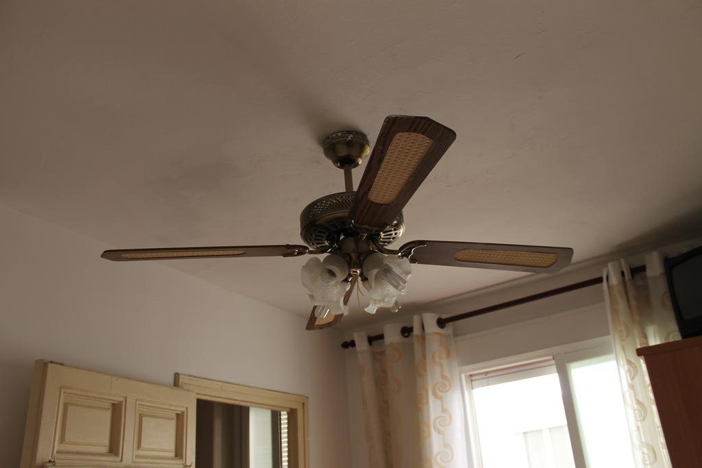 Hostal Graciela Μαδρίτη Δωμάτιο φωτογραφία