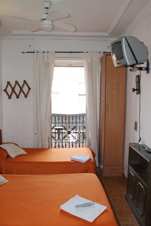 Hostal Graciela Μαδρίτη Δωμάτιο φωτογραφία