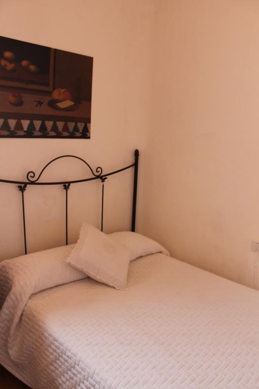 Hostal Graciela Μαδρίτη Δωμάτιο φωτογραφία