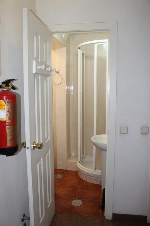 Hostal Graciela Μαδρίτη Εξωτερικό φωτογραφία