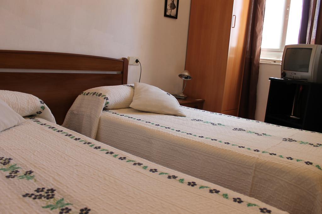 Hostal Graciela Μαδρίτη Δωμάτιο φωτογραφία