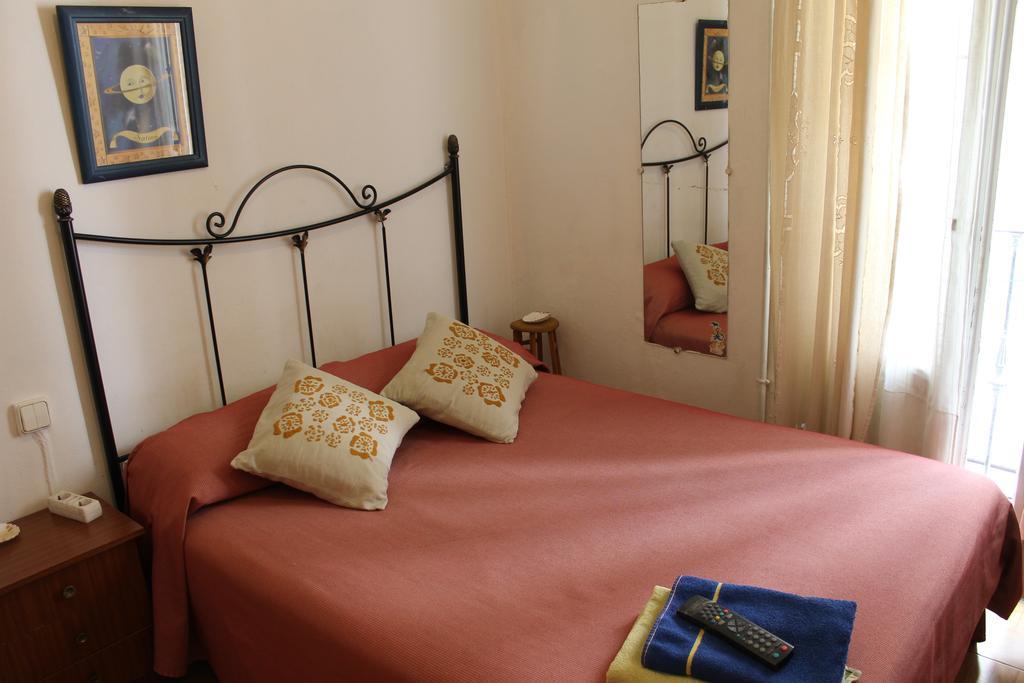 Hostal Graciela Μαδρίτη Δωμάτιο φωτογραφία