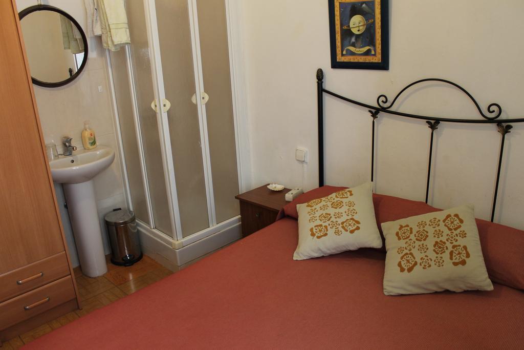 Hostal Graciela Μαδρίτη Εξωτερικό φωτογραφία